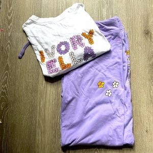 never worn ivory ella pajama set! great quality! very comfortable fabric!